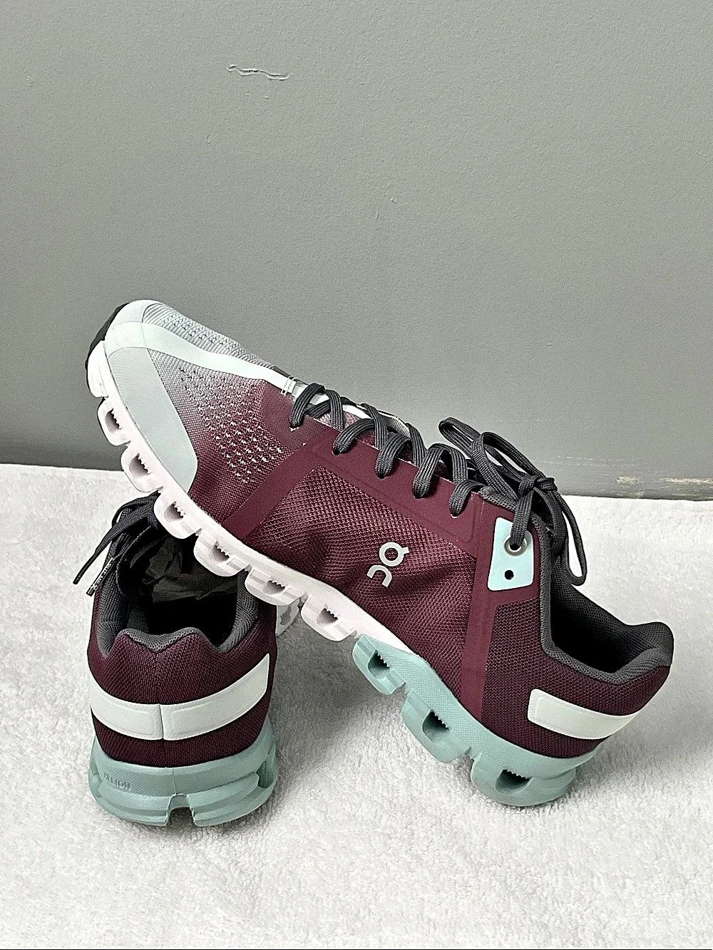 On Cloudflyer Women's Athletic Shoes Burgundy & Gray Like New. Size 10